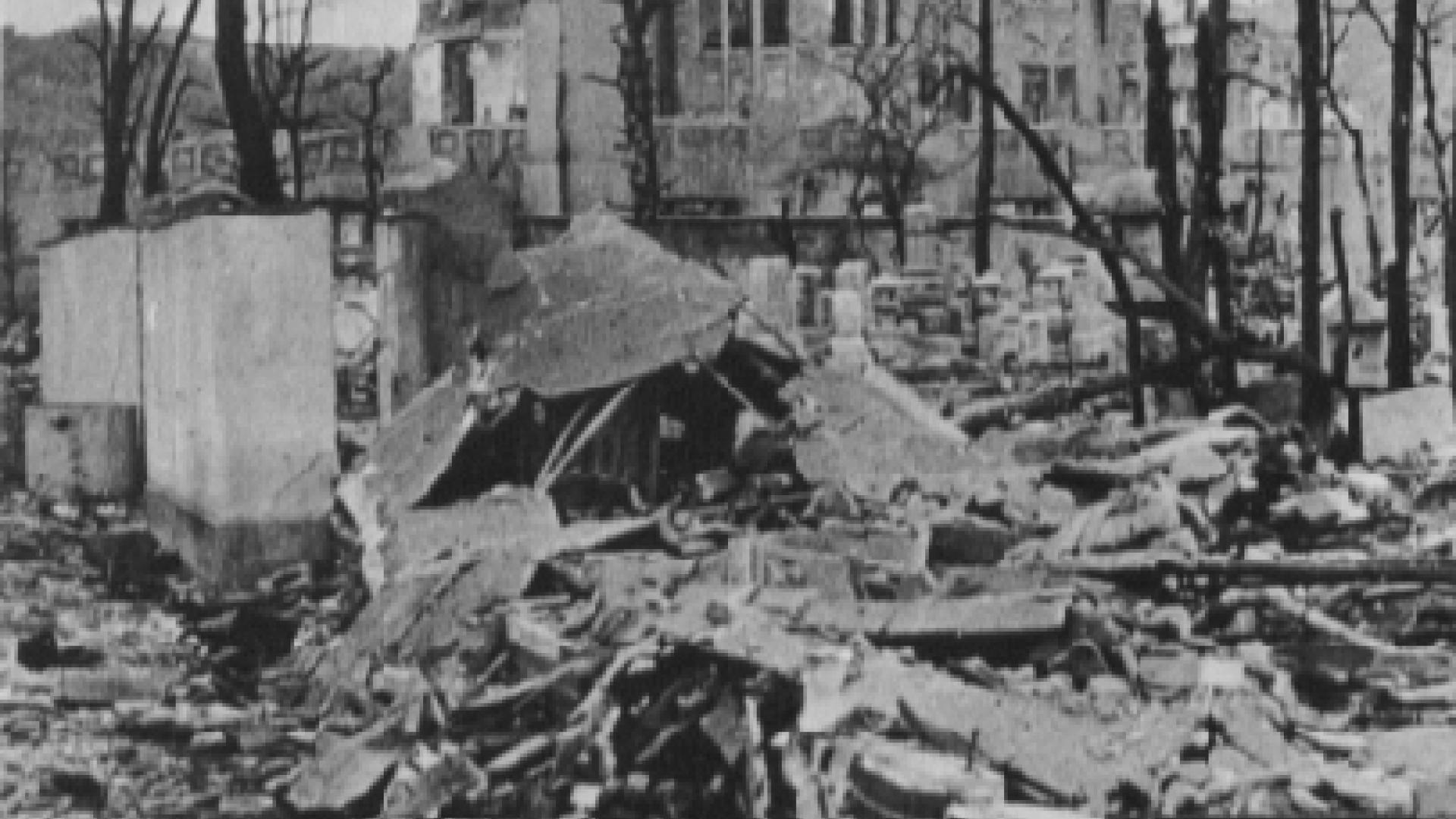 Ruinas óseas —posteriores a la bomba— del Salón de Promoción Industrial de la Prefectura de Hiroshima, octubre de 1945